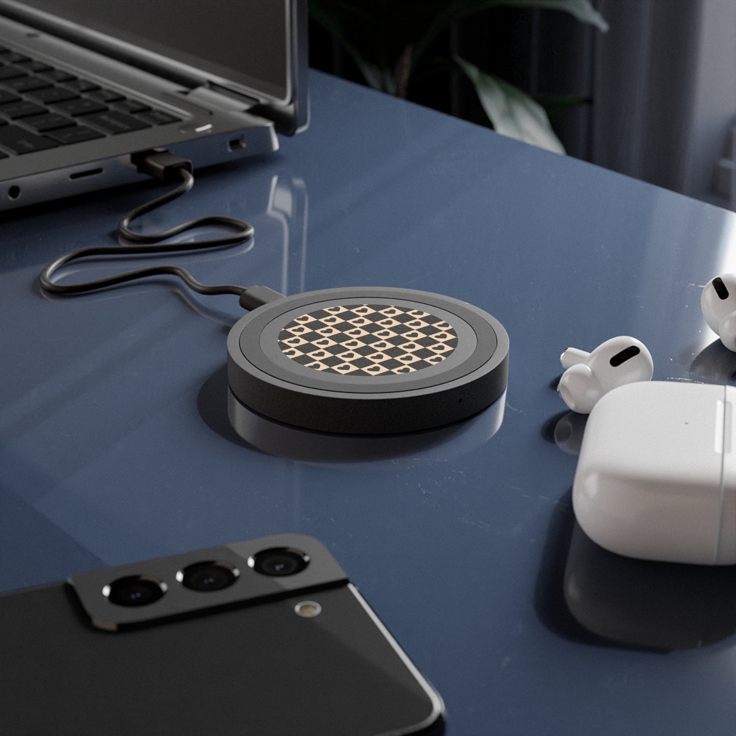Wireless Charging Pad — Checker Heart Pattern Qi Charger